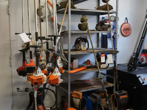 Decespugliatori STIHL in officina per assistenza e riparazione